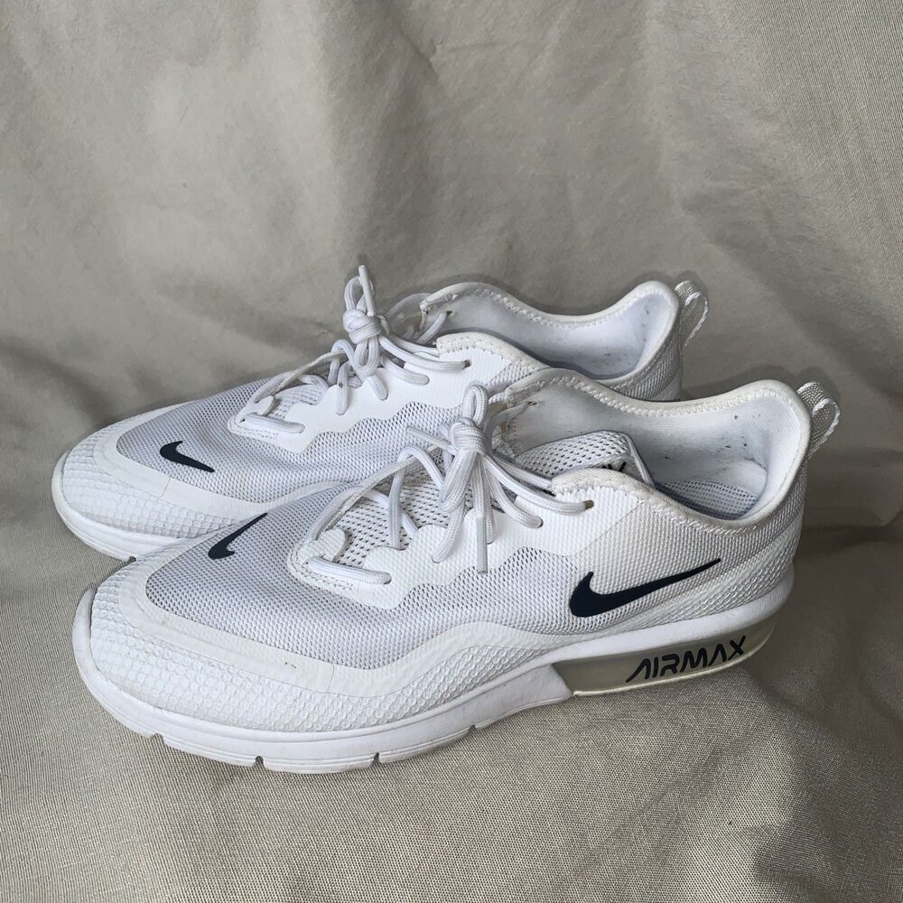Nike Air MaxBQ8824-100 White Black Size 9.5 EUC